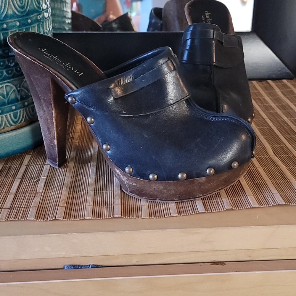 Charles david clogs black